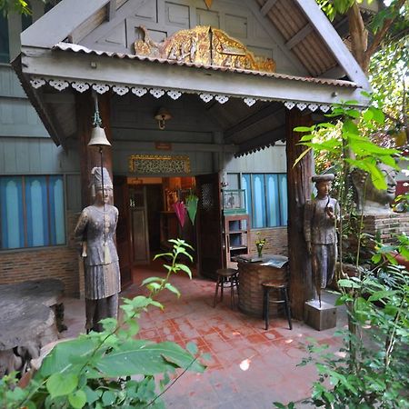 Ayutthaya Bouchic Hostel Exterior foto