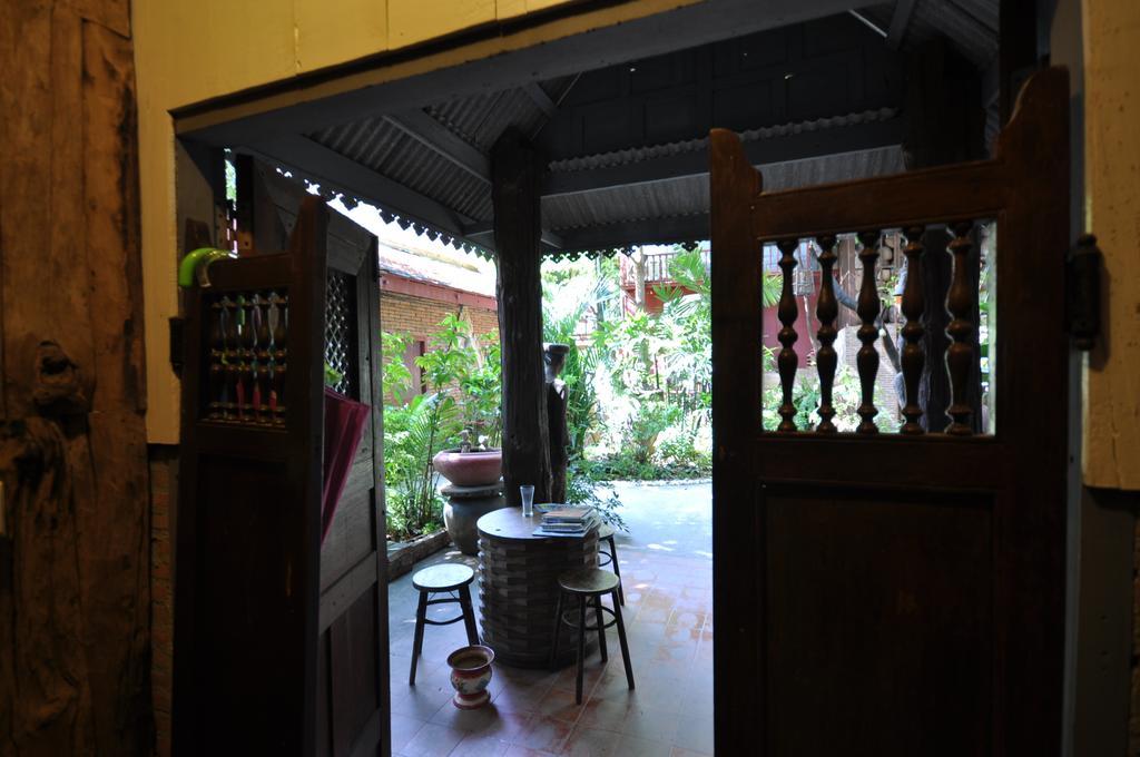 Ayutthaya Bouchic Hostel Exterior foto